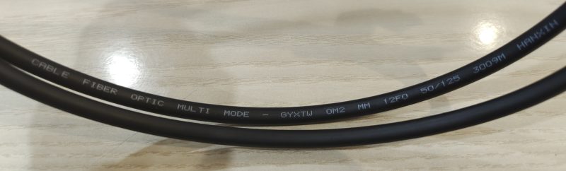 12 OM2 1 - Mã cáp: GYXTW-12FO-OM2 - Chủng loại: Cáp Multi Mode, In-Outdoor - Hàng nhập khẩu chính hãng,có CO, CQ, ISO của hãng - Vỏ bọc nhựa PE chống chịu môi trường tốt. - Bên trong bọc lớp thép chống gặp nhấm. - Bên hông có thép gia cường cho cáp. - Dùng cho hệ thống Viễn thông, hệ thống Camera, CATV,... Cam kết 100% hàng đúng hãng, bồi thường 100tr nếu phát hiện hàng giả Hàng có sẵn 24/24h giao trên toàn quốc Cung cấp đầy đủ chứng từ: CO, CQ, ISO, vận đơn, tờ khai,…. Giao hàng tận nhà, thanh toán kiểm tra nhận hàng