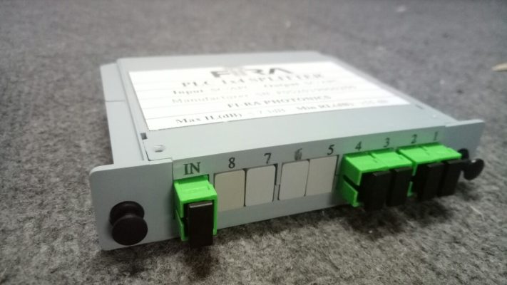 apc 2 2  Chủng loại: PLC dạng box lắp sẵn adapter SC/APC - Input: 01- Output: 04 - Suy hao <=7.3dB, Phản hổi RL>=60dB - Connector SC/APC, Single mode