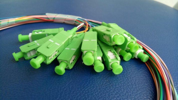 f843d7f51ed4f08aa9c5 – Chuẩn indoor 1U-19”. gắn rack – Chuẩn dạng mở nắp cố định – Chuẩn kết nối SC Single mode, simplex – Chất liệu thép cán nguội – Vỏ sơn tĩnh điện, chuẩn 24Fo  – Thép dày >=1.2mm – Dây nối, adapter chuẩn SC – Đầy đủ phụ kiện