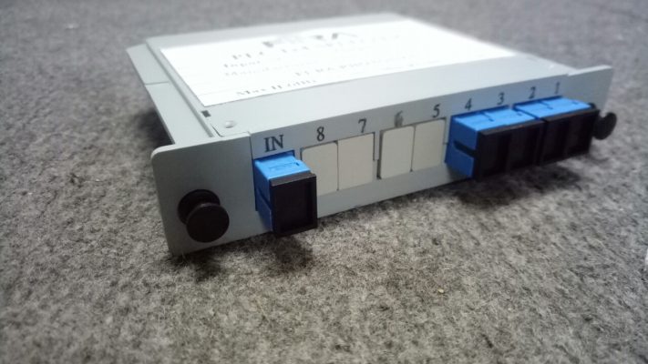 upc 2 2  Chủng loại: PLC dạng box lắp sẵn adapter SC/APC - Input: 01- Output: 04 - Suy hao <=7.3dB, Phản hổi RL>=60dB - Connector SC/APC, Single mode