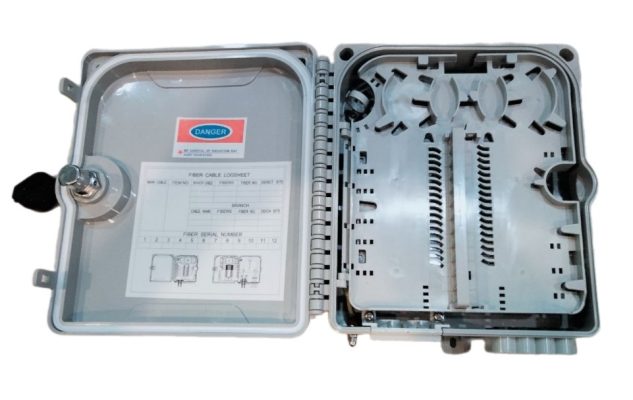 z4891238438225 67ac55a5e3519a1910b9c01a93eaf19f - Chất liệu nhựa ABS màu trắng, treo cột - Dung lượng 12FO cổng SC - Kích thước: 245*205*65mm (W*H*D) - Trọng lượng 2kg - Hàng nhập khẩu có CO, CQ - Hỗ trợ lắp trên cột hoặc treo tường - Hàng chính hãng, bảo hành 12t