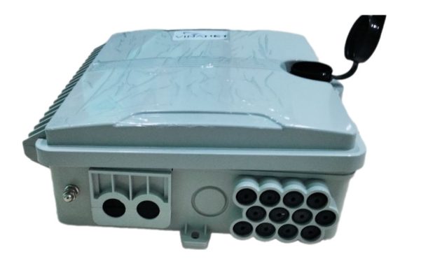 z4891381629250 b3f1664cf93aff0418f997d21d1276b4 - Chất liệu nhựa ABS màu trắng, treo cột - Dung lượng 12FO cổng SC - Kích thước: 245*205*65mm (W*H*D) - Trọng lượng 2kg - Hàng nhập khẩu có CO, CQ - Hỗ trợ lắp trên cột hoặc treo tường - Hàng chính hãng, bảo hành 12t