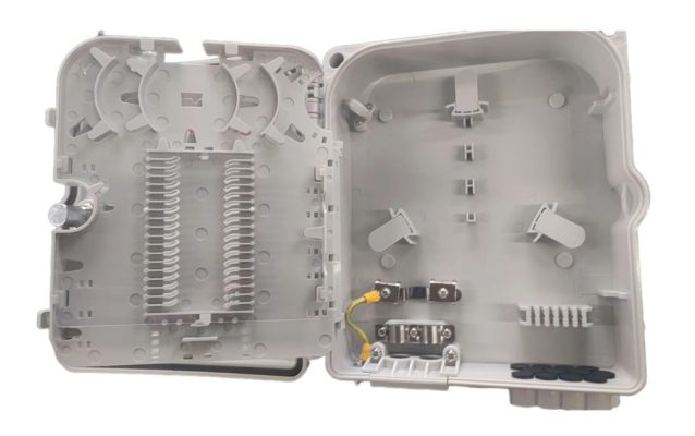 z4894370620111 a3b9bf86b8a1e115b1cff772d7e6253d - Chất liệu nhựa ABS màu trắng, treo cột - Dung lượng 12FO cổng SC - Kích thước: 245*205*65mm (W*H*D) - Trọng lượng 2kg - Hàng nhập khẩu có CO, CQ - Hỗ trợ lắp trên cột hoặc treo tường - Hàng chính hãng, bảo hành 12t